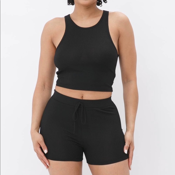 •Sweet Heat• Two Piece Cropped & Ribbed Short Set - Picture 3 of 6